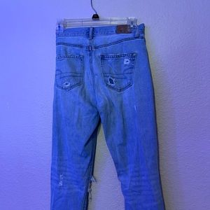american eagle distressed mom jeans